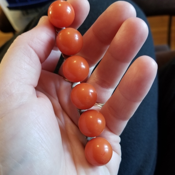 Relisted -Vintage Bakelite ball brooch orange tested row - Picture 4 of 11